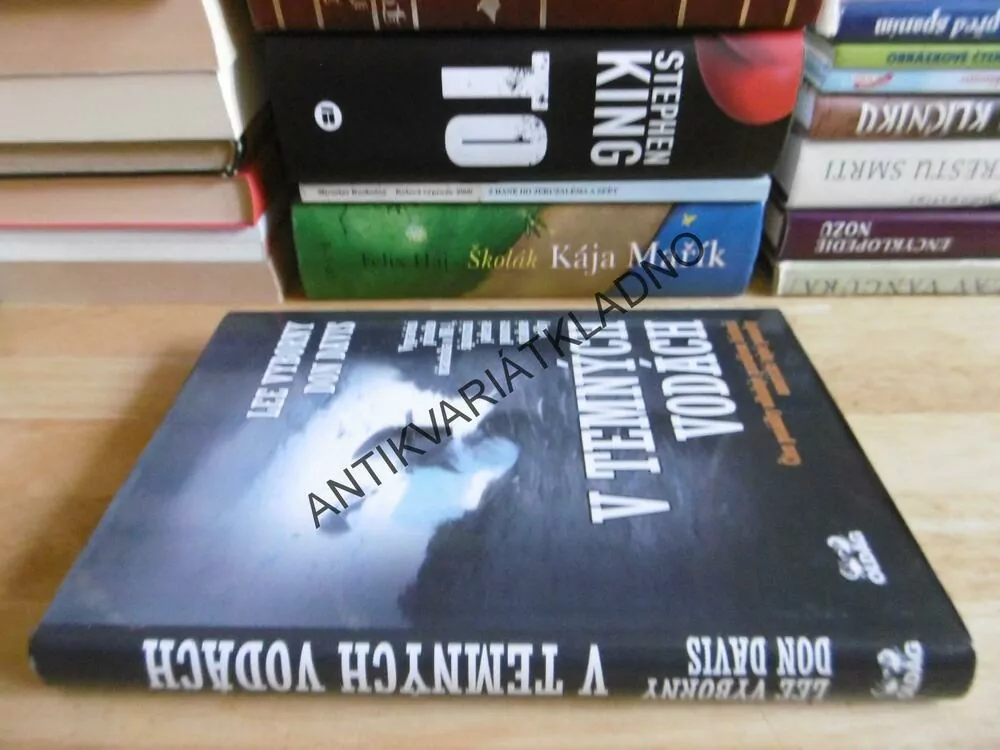V TEMNÝCH VODÁCH, LEE VYBORNY, DON DAVIS, **an