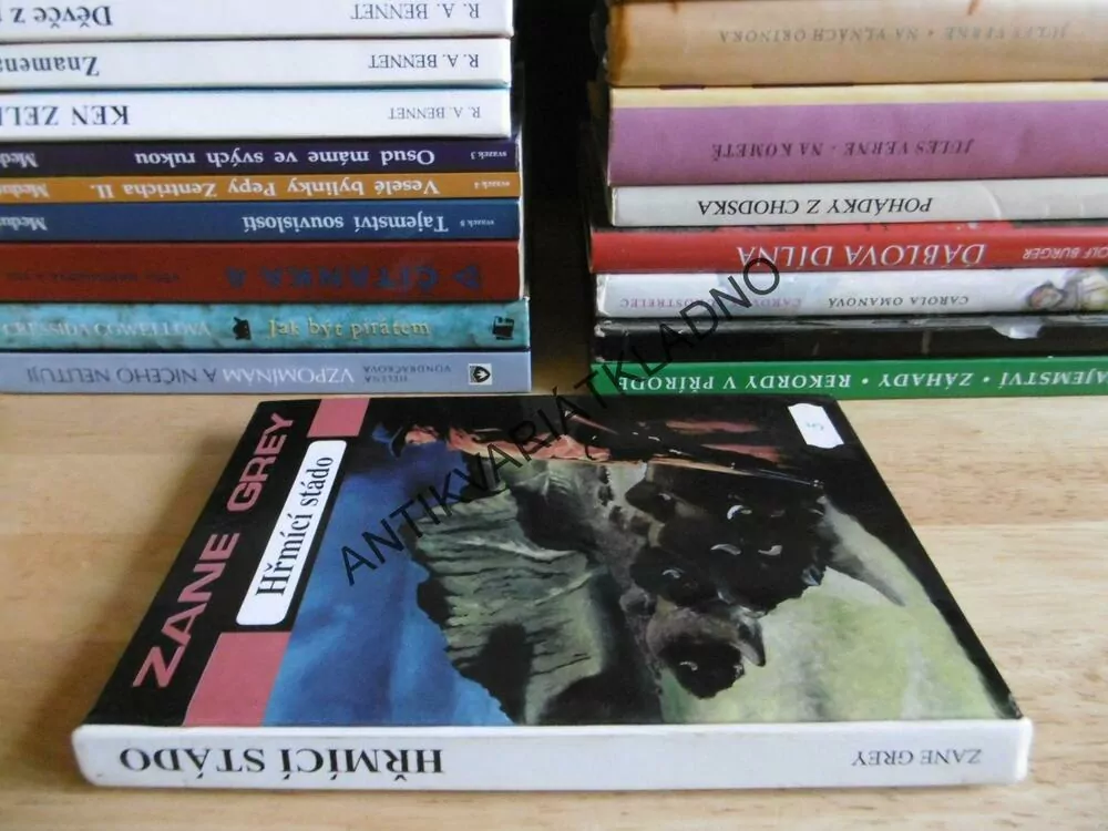 HŘMÍCÍ STÁDO, ZANE GREY, GLAJC, **an