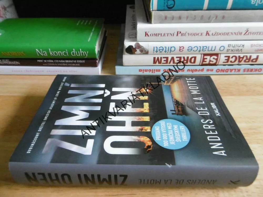 ZIMNÍ OHEŇ, ANDERS DE LA MOTTE, **an