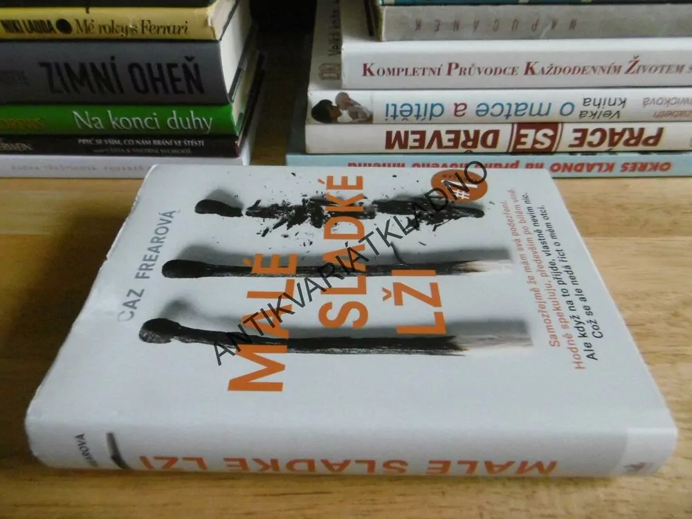 MALÉ SLADKÉ LŽI, CAZ FREAROVÁ, **an