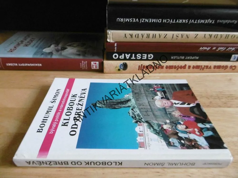 KLOBOUK OD BREŽNĚVA, BOHUMIL ŠIMON, **an