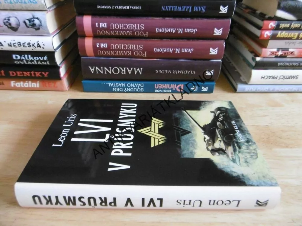 LVI V PRŮSMYKU, LEON URIS, **an