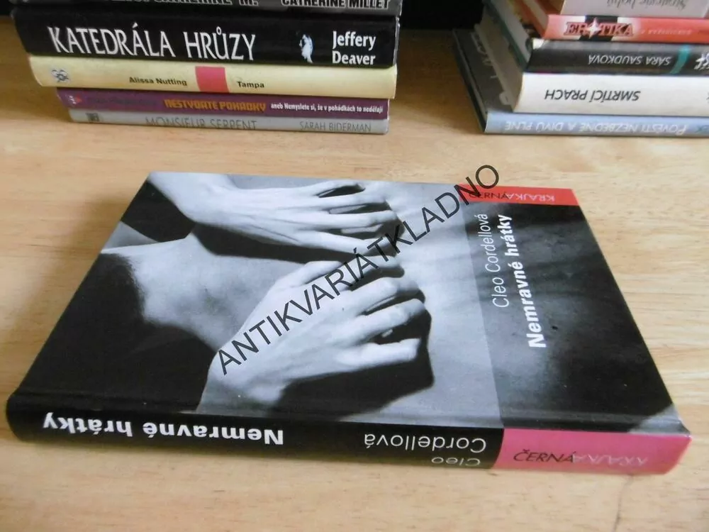 NEMRAVNÉ HRÁTKY, CLEO CORDELLOVÁ, ČERNÁ KRAJKA, EROTIKA, SEX, **an