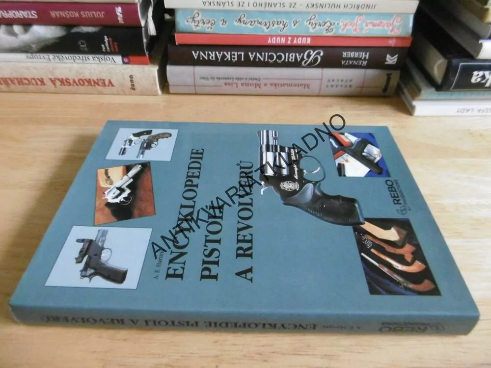 ENCYKLOPEDIE PISTOLÍ A REVOLVERŮ, A.E. HARTINK, ZBRANĚ, **an