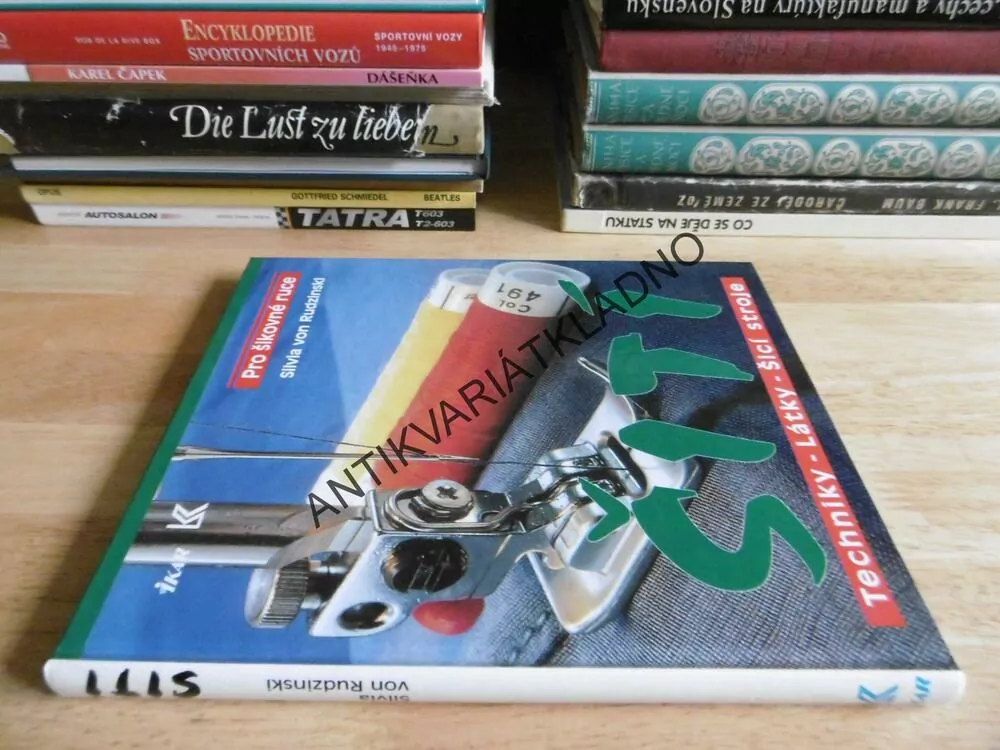 ŠITÍ, PRO ŠIKOVNÉ RUCE, TECHNIKY, LÁTKY, ŠISÍ STROJE, SILVIA VON RUDZINSKI, **an