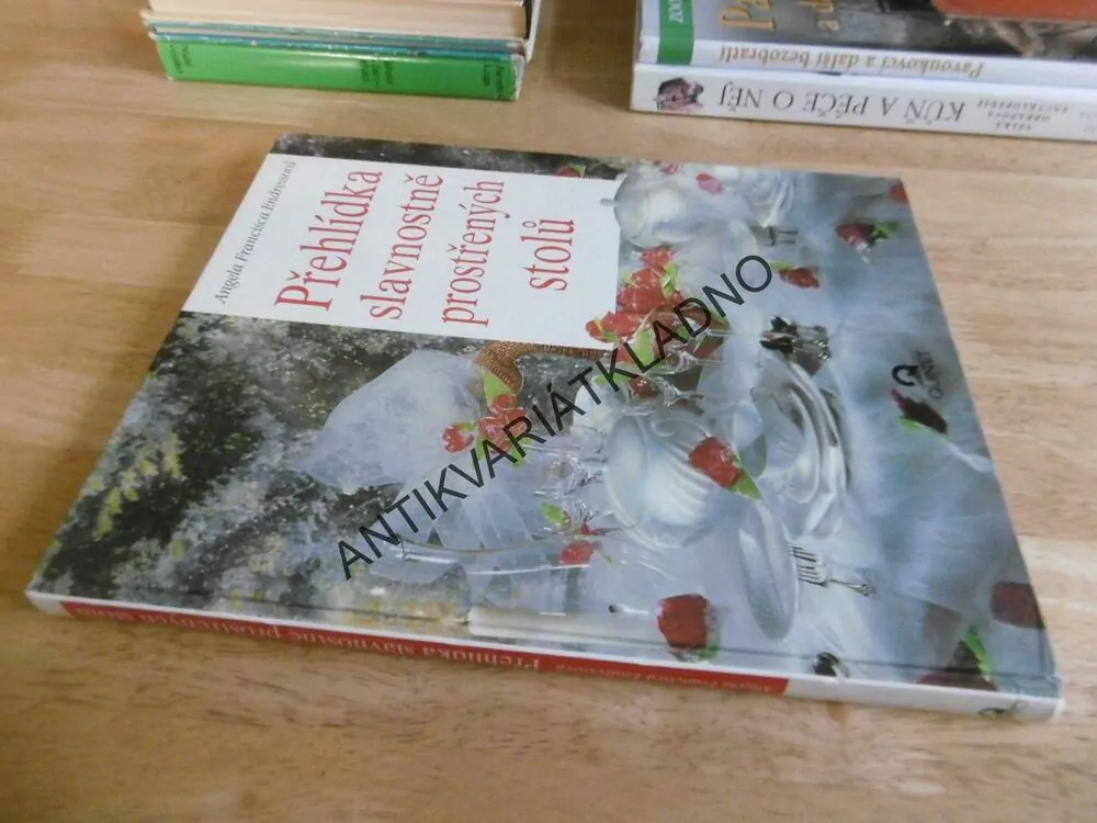 PŘEHLÍDKA SLAVNOSTNĚ PROSTŘENÝCH STOLŮ, **an