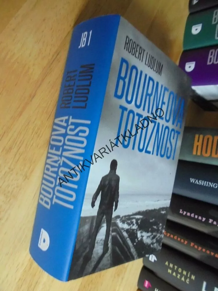 BOURNEOVA TOTOŽNOST, ROBERT LUDLUM, **an