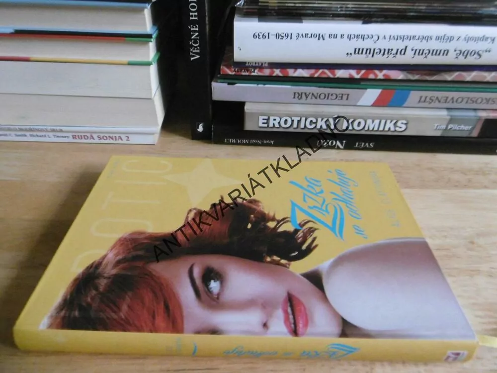 ZRZKA SE ODHALUJE, ALICE CLAYTONOVÁ,**an