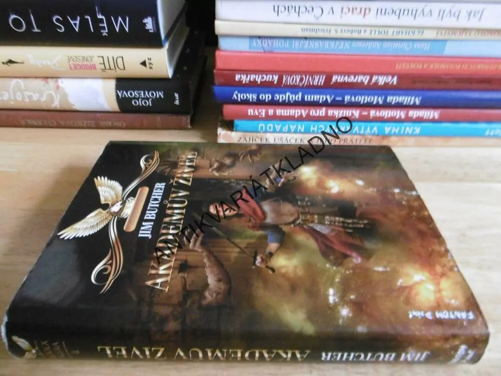 AKADEMŮV ŽIVEL, JIM BUTCHER, **an