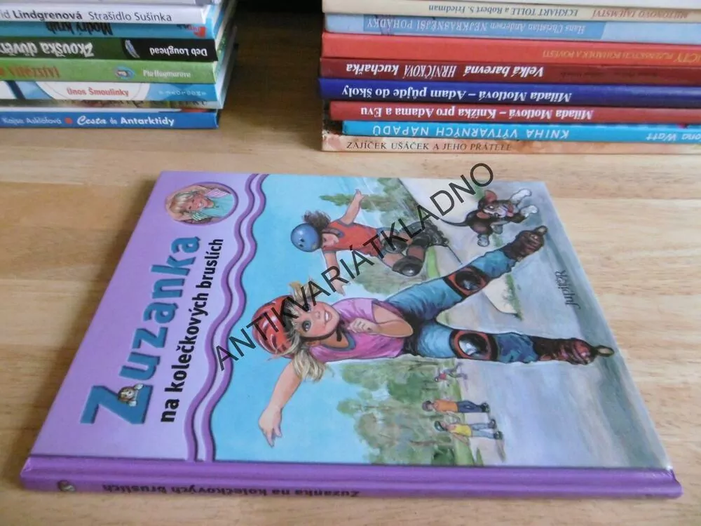 ZUZANKA NA KOLEČKOVÝCH BRUSLÍCH, **an