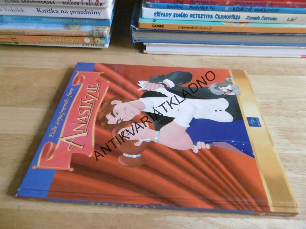 ANASTÁZIE, WALT DISNEY, **an