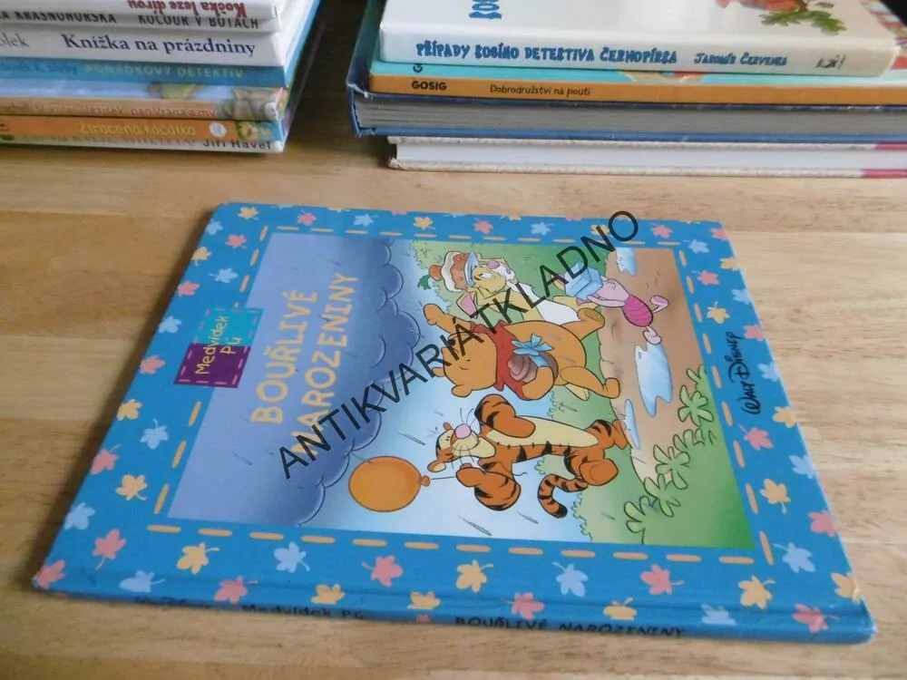 MEDVÍDEK PÚ, BOUŘLIVÉ NAROZENINY, WALT DISNEY, **an