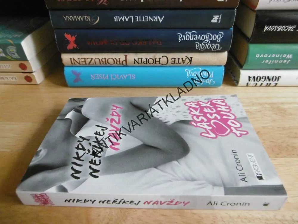 NIKDY NEŘÍKEJ NAVŽDY, LÁSKA SEX TOUHA, ALI CRONIN, **an
