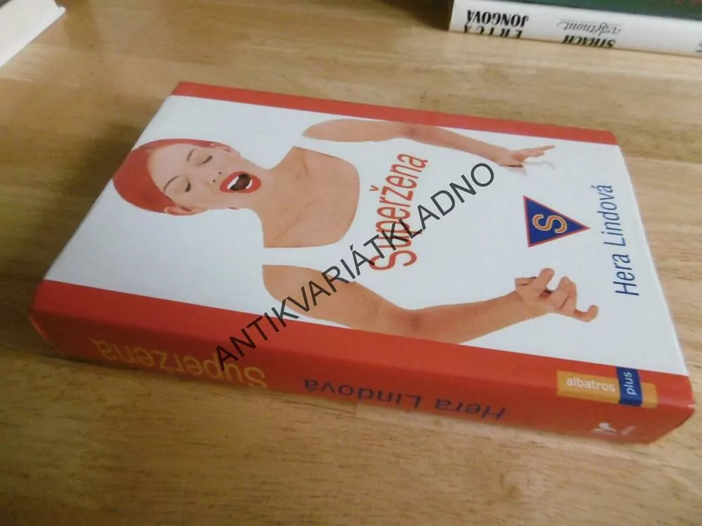 SUPERŽENA, HERA LINDOVÁ, **an