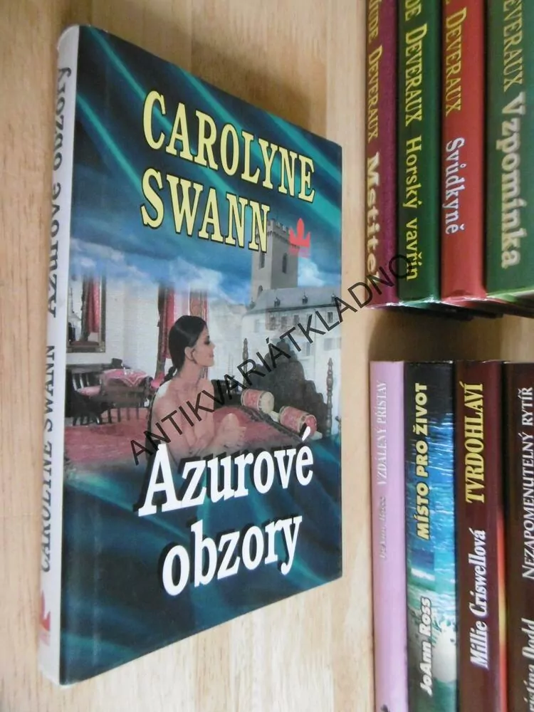 AZUROVÉ OBZORY, CAROLYNE SWANN, **an