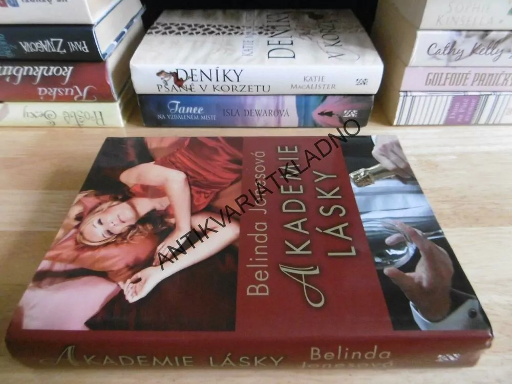 BELINDA JONESOVÁ, AKADEMIE LÁSKY, **an