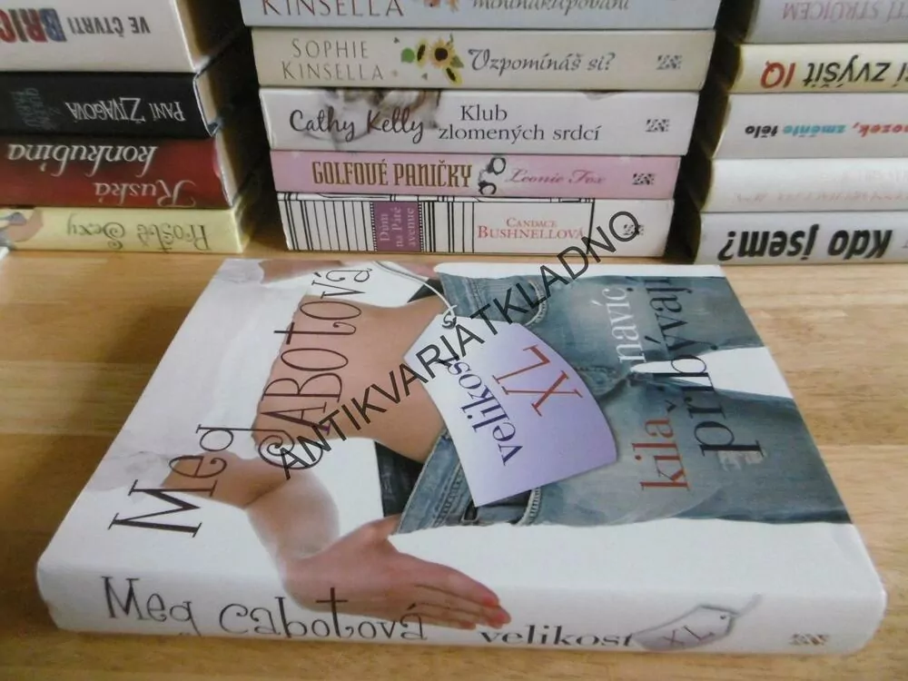 VELIKOST XL, KILA NAVÍC PŘIBÝVAJÍ, MEG CABOTOVÁ, **an