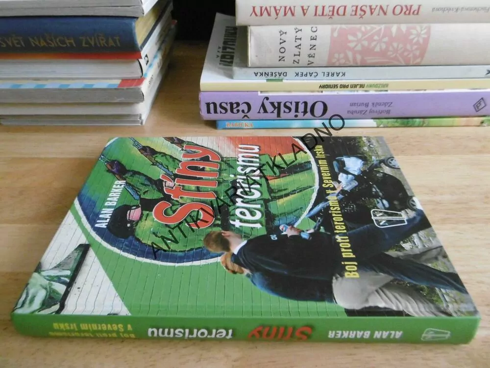 STÍNY TERORISMU, ALAN BARKER, **an