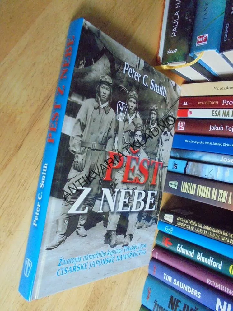 PĚST Z NEBE, PETER C.SMITH, VÁLKA, LETECTVÍ