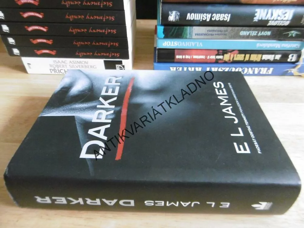 DARKER, E.L. JAMES, PADESÁT ODSTÍNŮ ŠEDI, **an