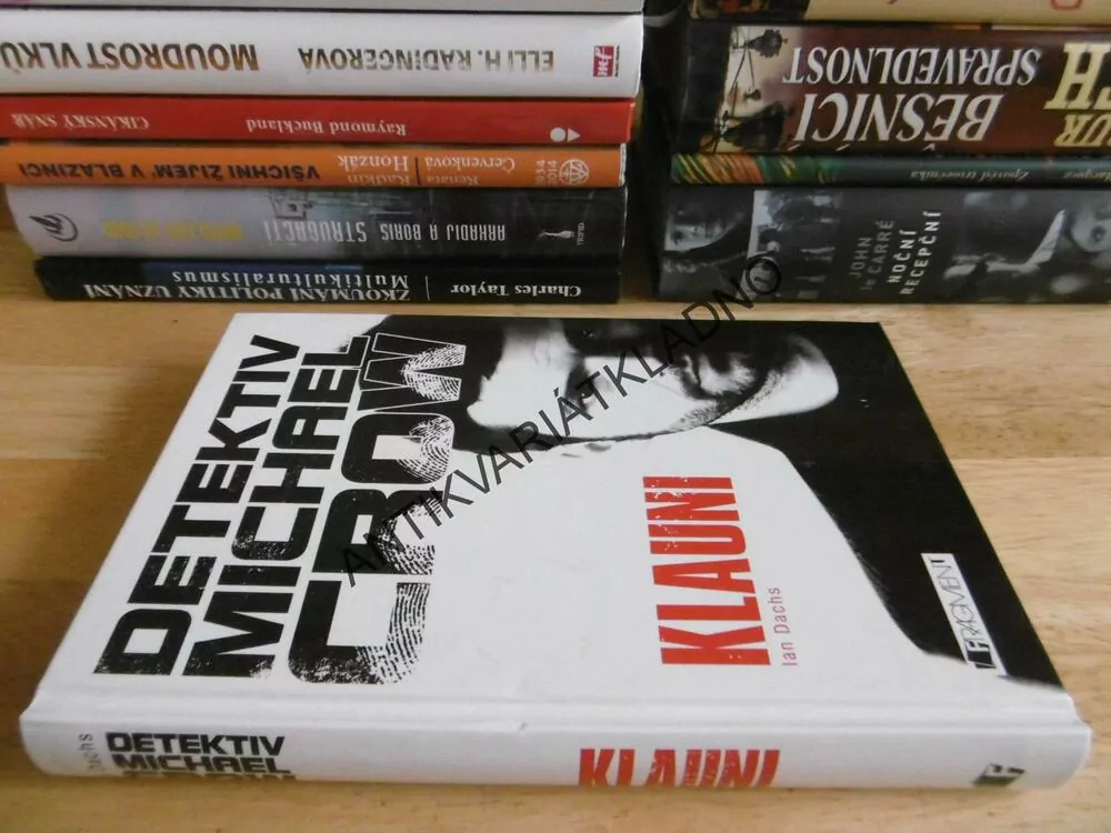 DETEKTIV MICHAEL CROW, KLAUNI, IAN DACHS, **an