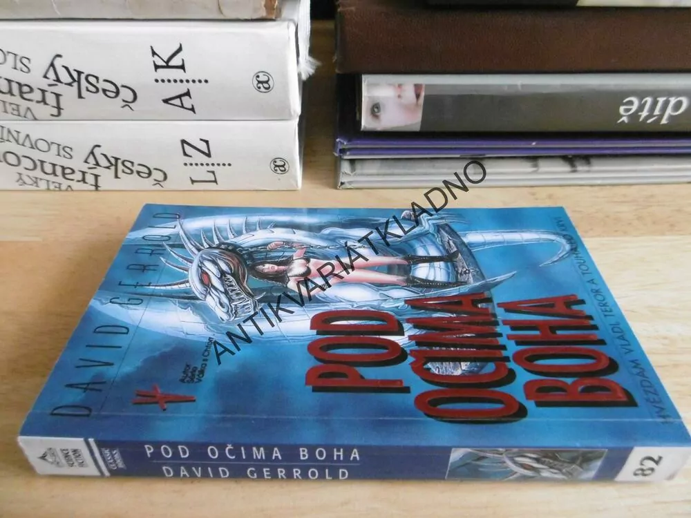 POD OČIMA BOHA, DAVID GERROLD, **an