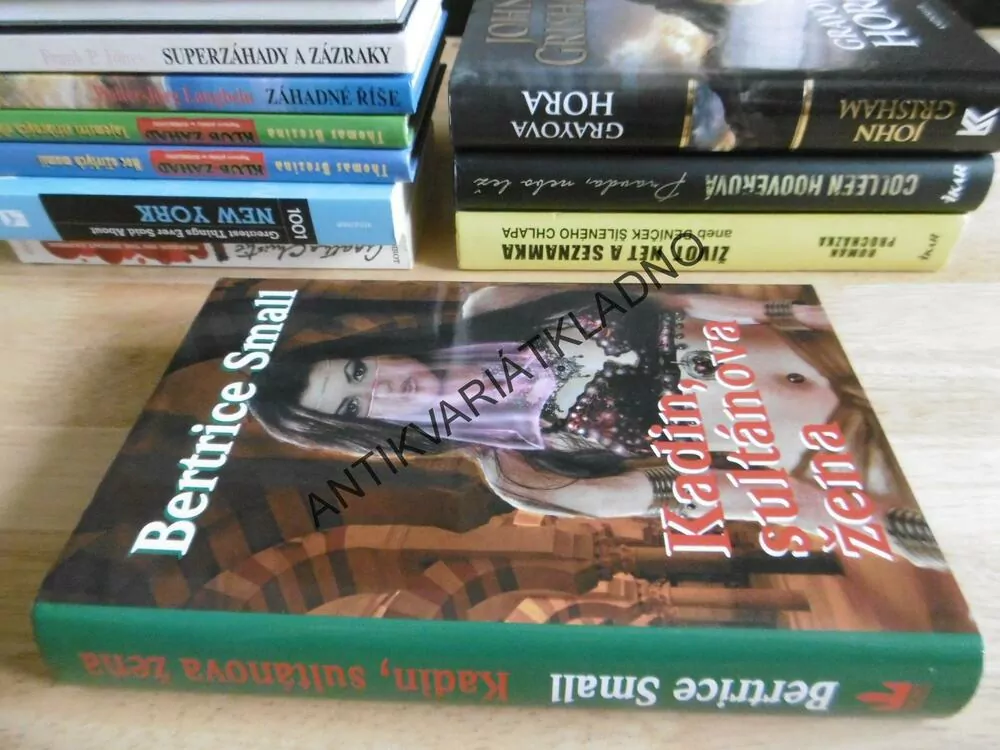 KADIN, SULTÁNOVA ŽENA, BERTRICE SMALL, **an