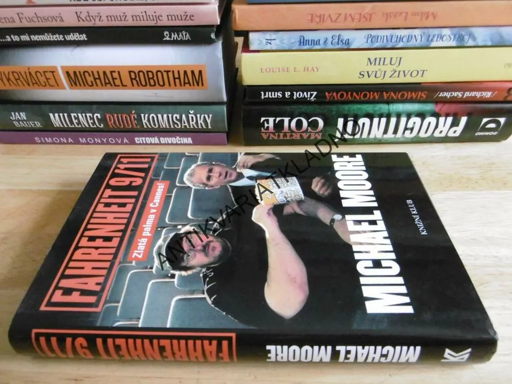 FAHRENHEIT 9/11, MICHAEL MOORE, ZLATÁ PALMA V CANNES! ČESKY, **an
