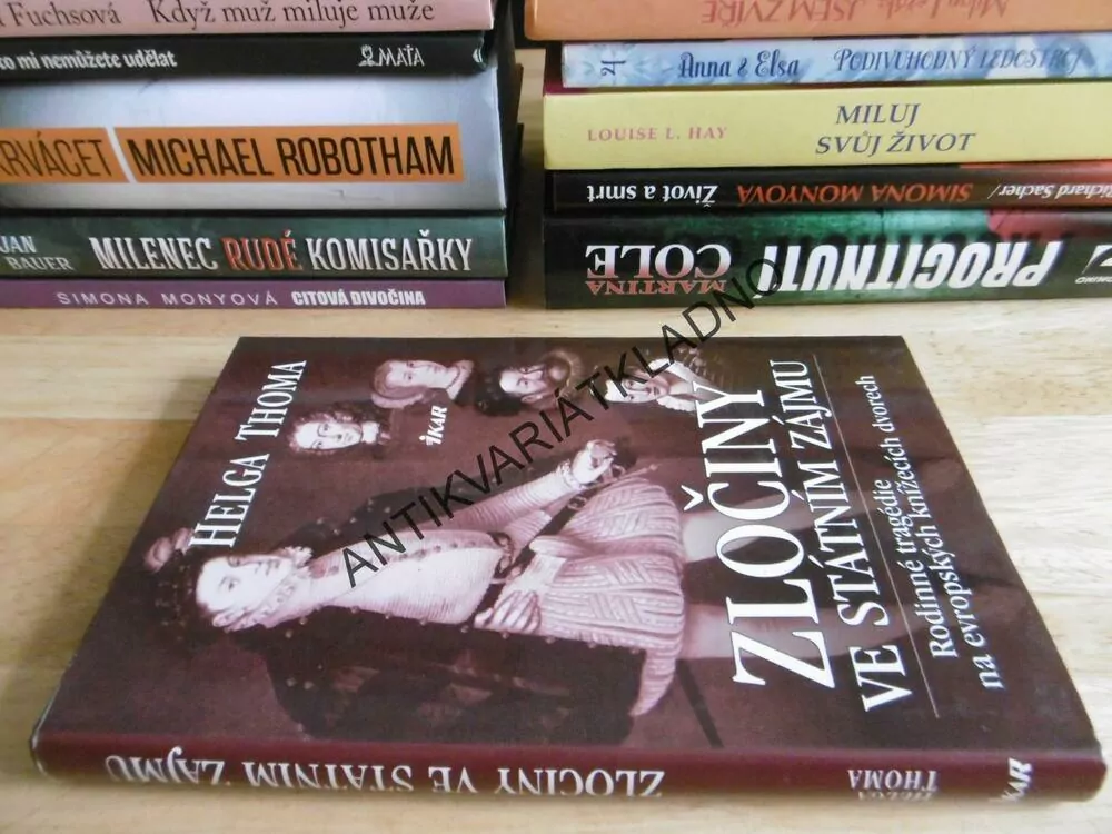 ZLOČINY VE STÁTNÍM ZÁJMU, HELGA THOMA, **an
