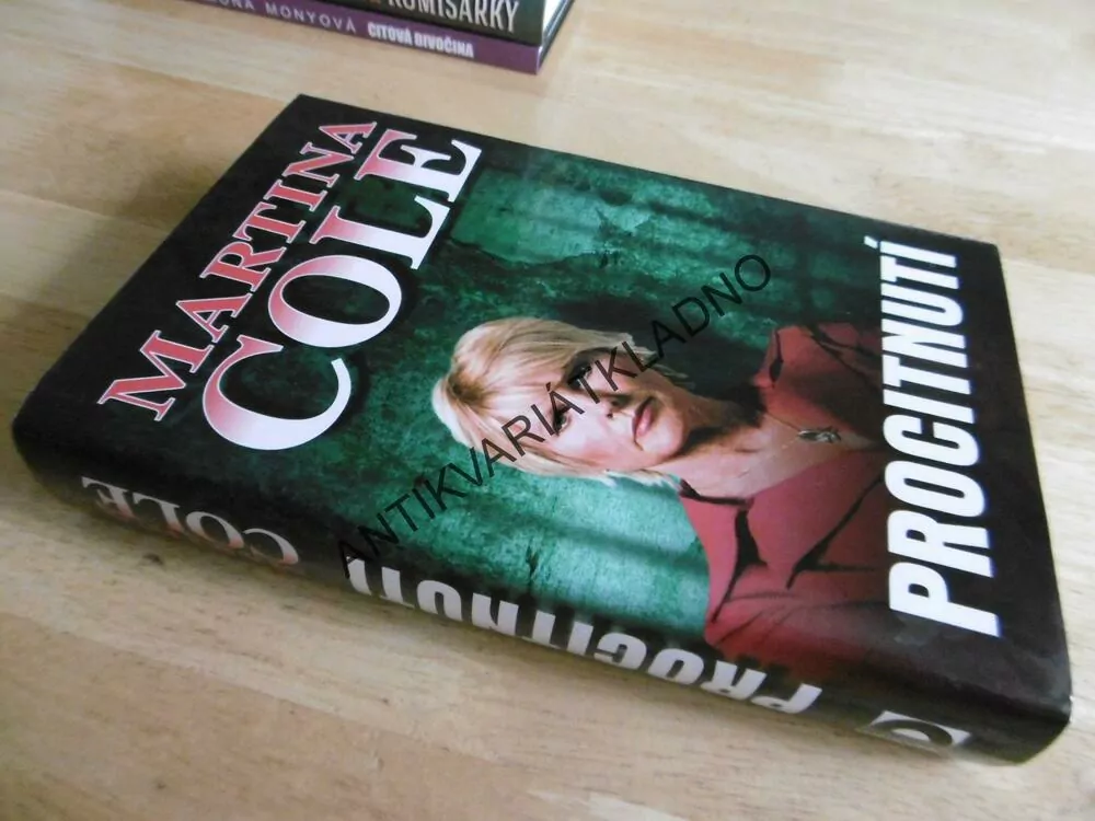PROCITNUTÍ, MARTINA COLE, **an