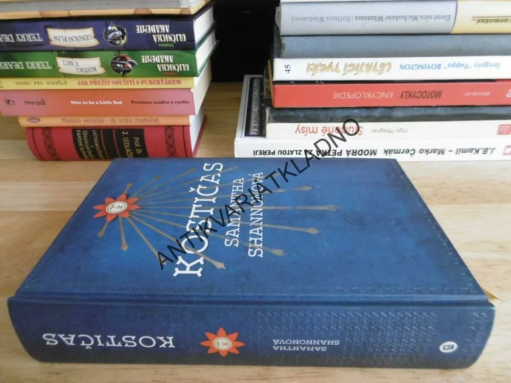 KOSTIČAS, SAMANTHA SHANNONOVÁ, **an