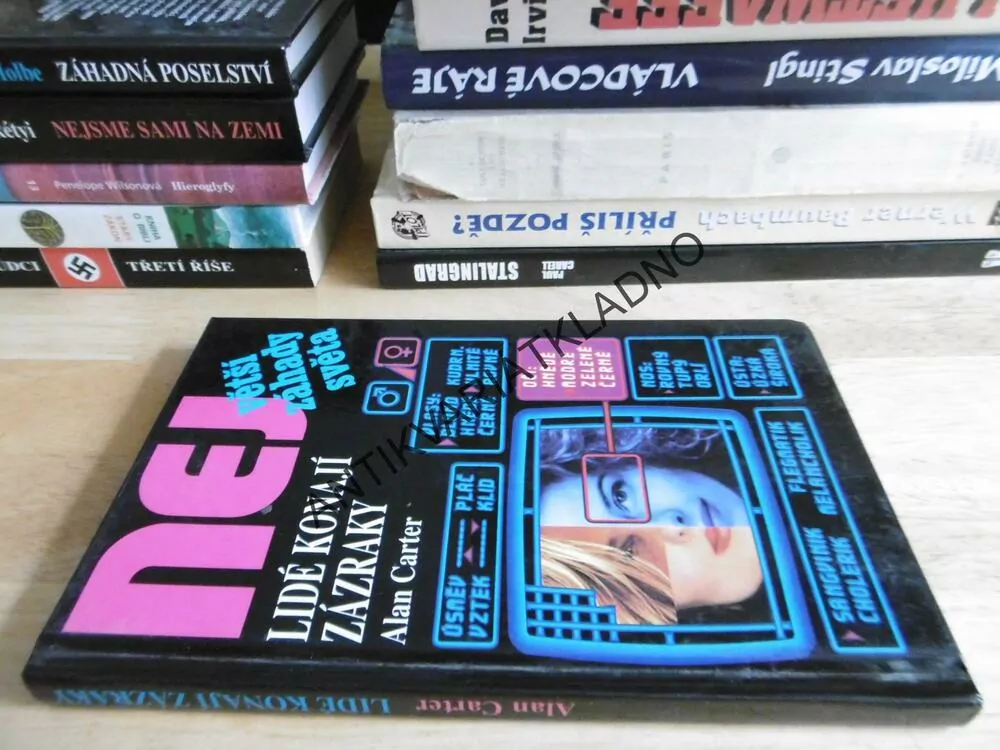 LIDÉ KONAJÍ ZÁZRAKY, ALAN CARTER, **an