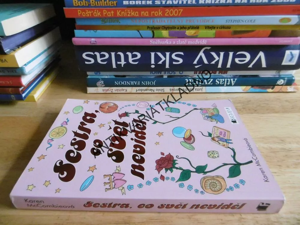 SESTRA, CO SVĚT NEVIDĚL, KAREN MCCOMBIE, **an