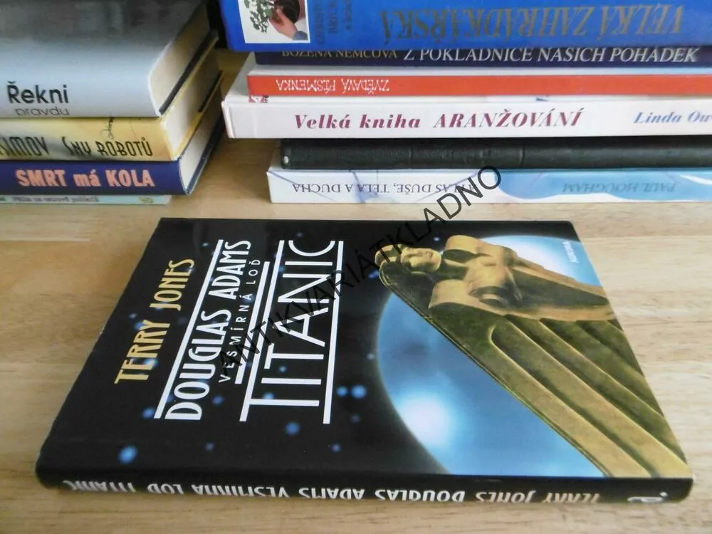 DOUGLAS ADAMS VESMÍRNÁ LOĎ TITANIC, TERRY JONES, **an
