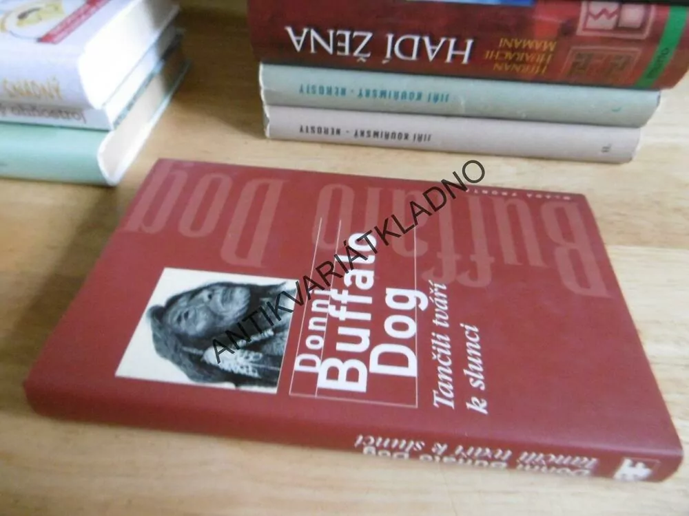 TANČILI TVÁŘÍ K SLUNCI, DONNI BUFFALO DOG, **an