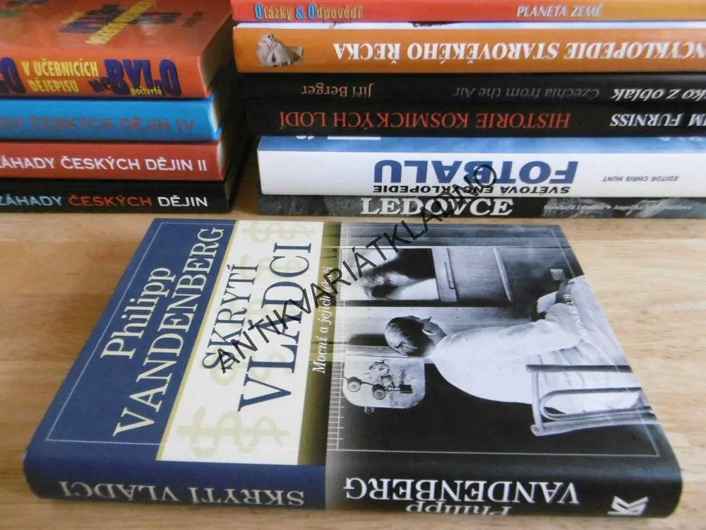 SKRYTÍ VLÁDCI, PHILIPP VANDENBERG, **an
