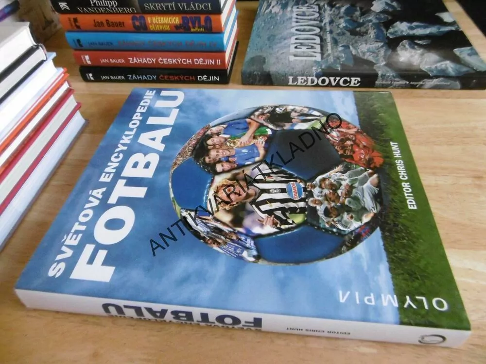 SVĚTOVÁ ENCYKLOPEDIE FOTBALU, CHRIS HUNT, **an