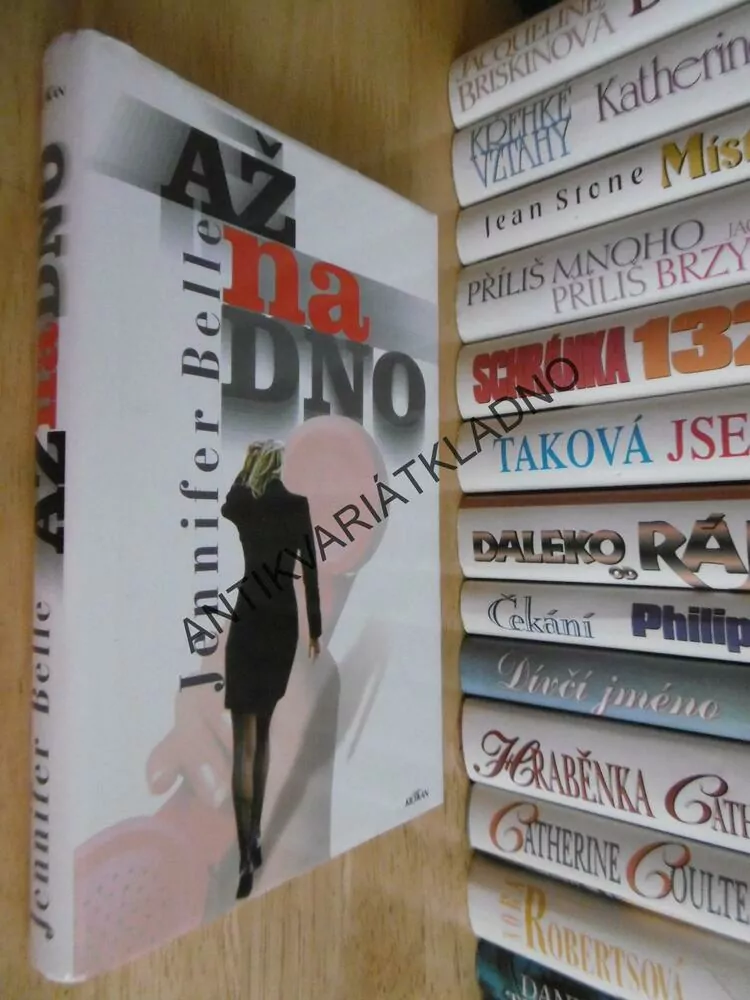 AŽ NA DNO, JENNIFER BELLE, **an