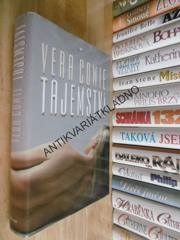 TAJEMSTVÍ, VERA COWIE, **an