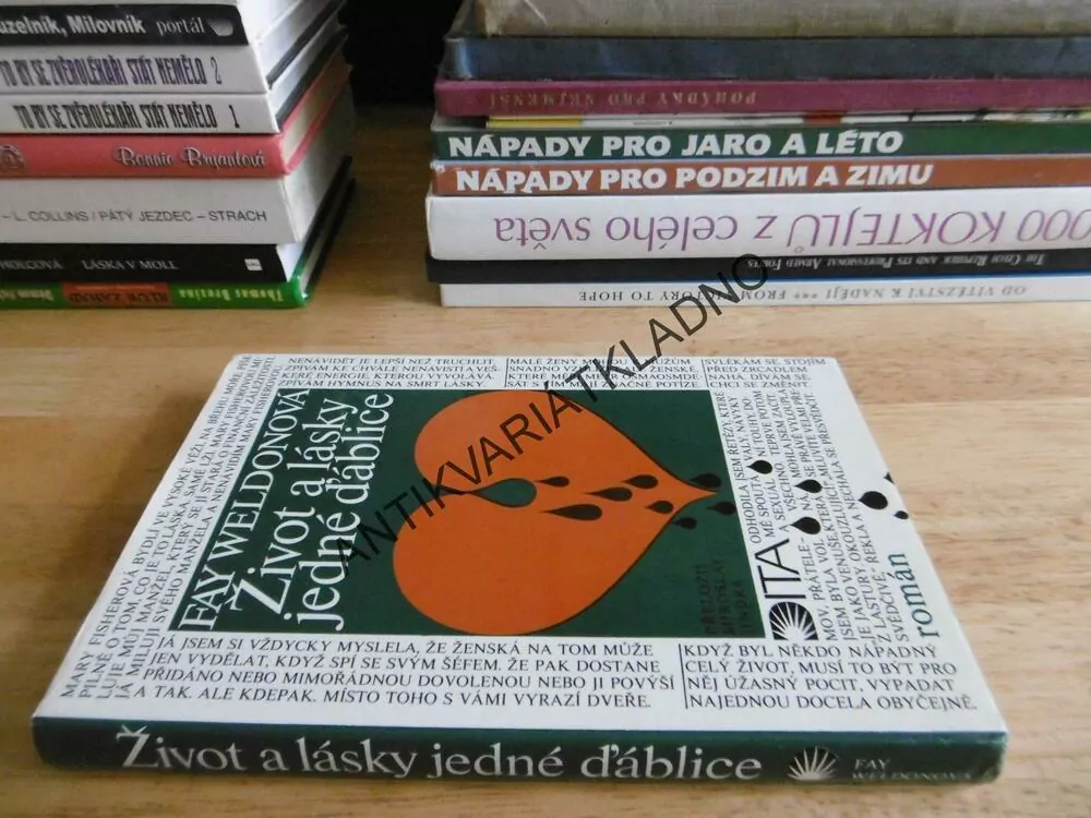 ŽIVOT A LÁSKY JEDNÉ ĎÁBLICE, FAY WELDONOVÁ, **an