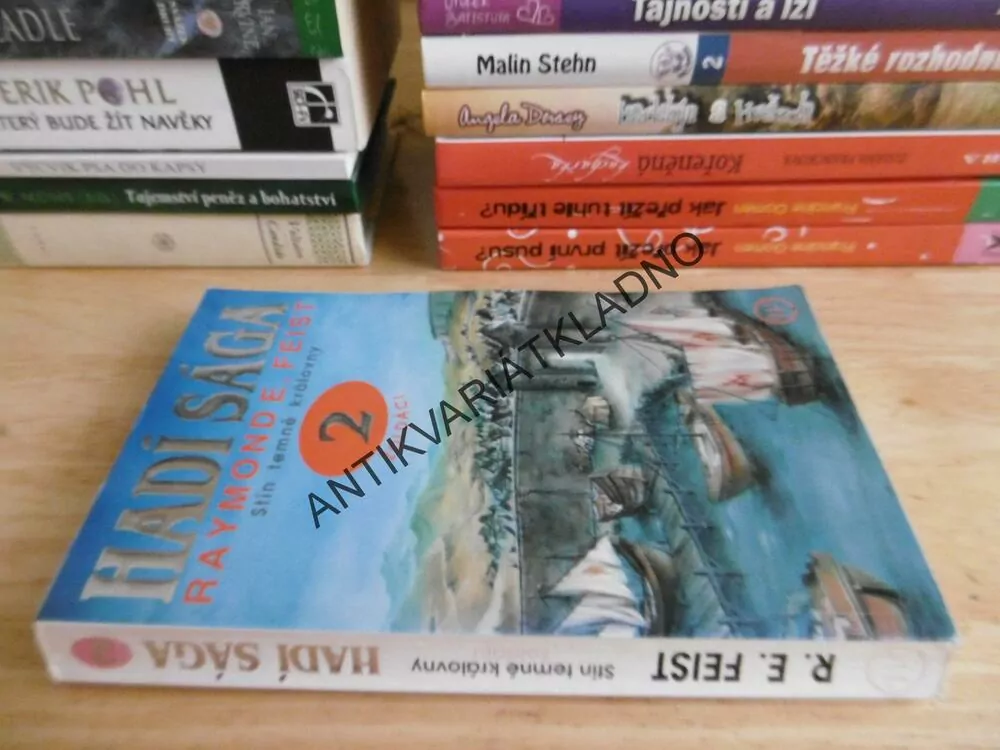 HADÍ SÁGA, STÍN TEMNÉ KRÁLOVNY, ŽOLDÁCI 2, RAYMOND E. FEIST, **an