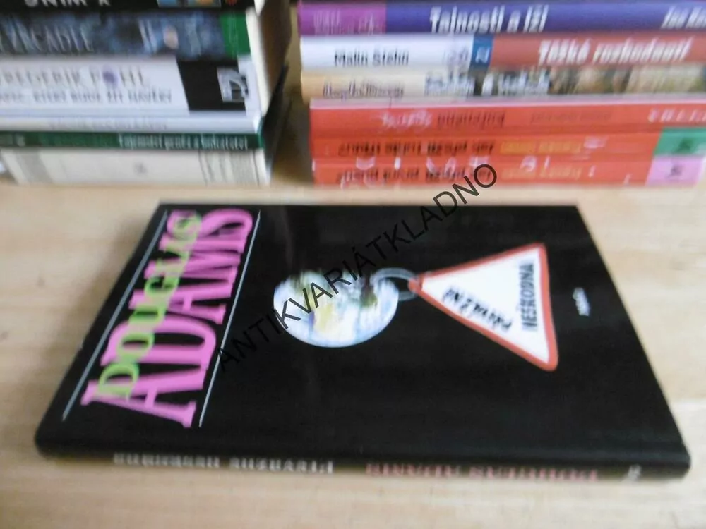 PŘEVÁŽNĚ NEŠKODNÁ, DOUGLAS ADAMS, **an
