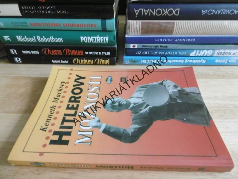 HITLEROVY MOŽNOSTI, KENNETH MACKSEY, **an
