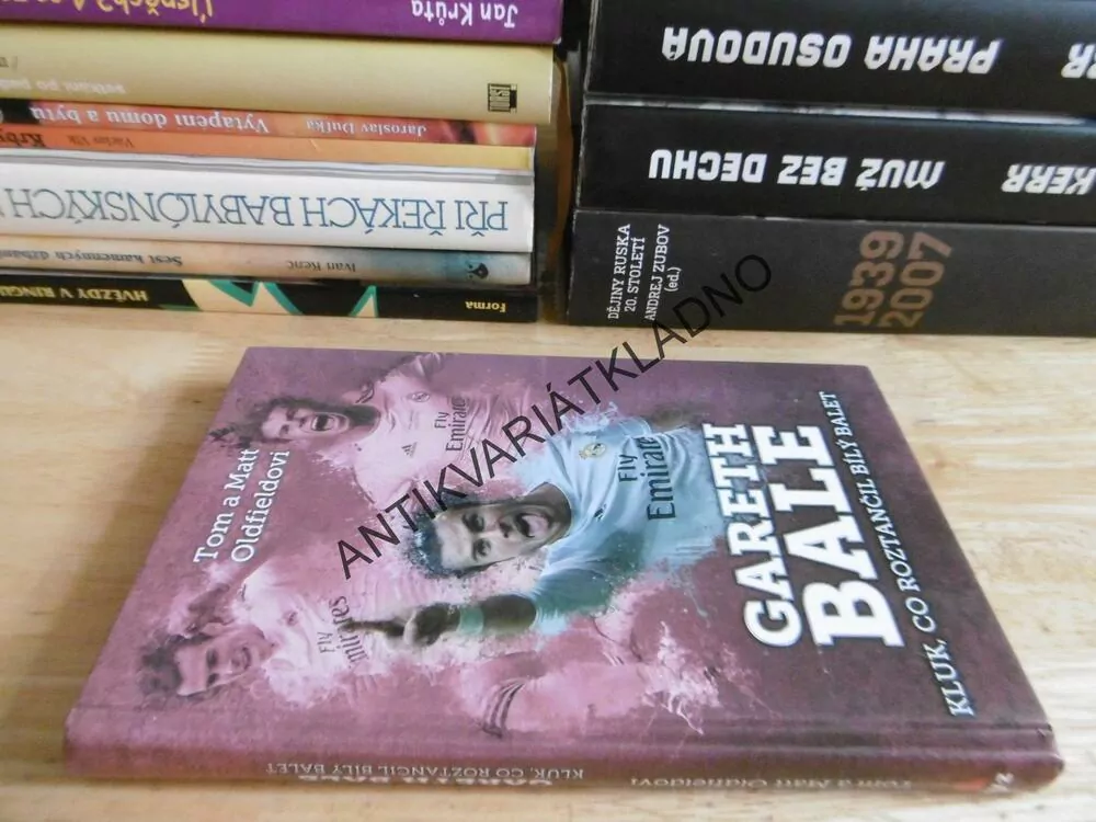 GARETH BALE, KLUK, CO ROZTANČIL BÍLÝ BALET, TOM A MATT OLDFIELDOVI, **an