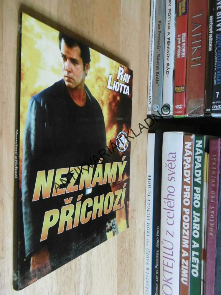 NEZNÁMÝ PŘÍCHOZÍ, DVD FILM 