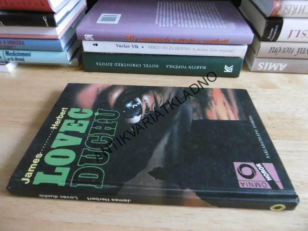 LOVEC DUCHŮ, JAMES HERBERT, **an