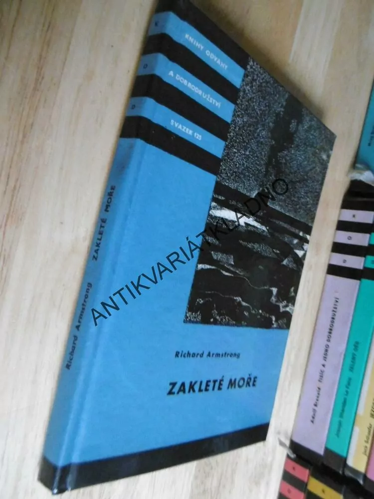 KOD 125 - ZAKLETÉ MOŘE, RICHARD ARMSTRONG, **an