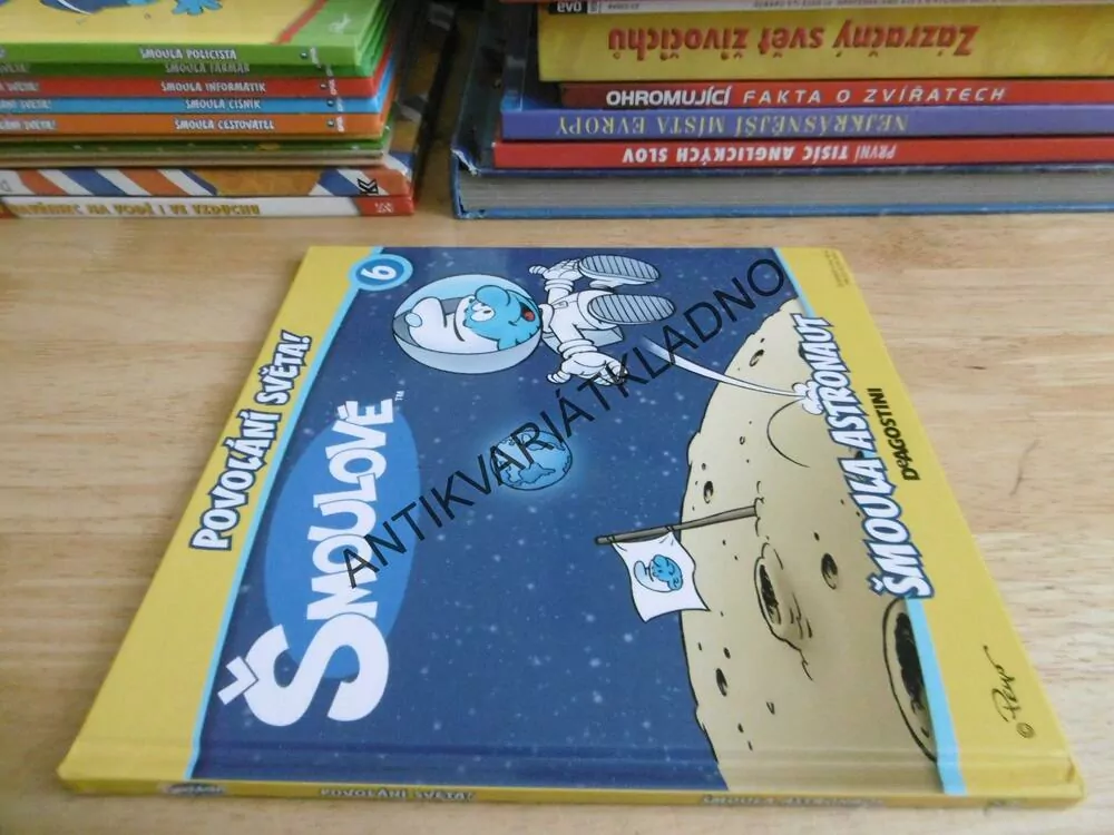 ŠMOULA ASTRONAUT 6, ŠMOULOVÉ, **an