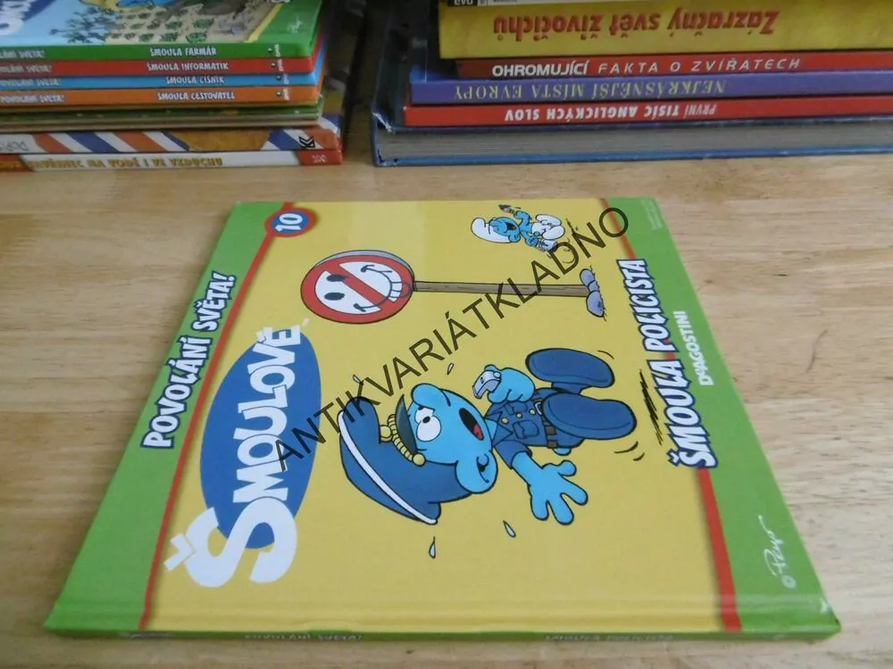 ŠMOULA POLICISTA 10, ŠMOULOVÉ, **an