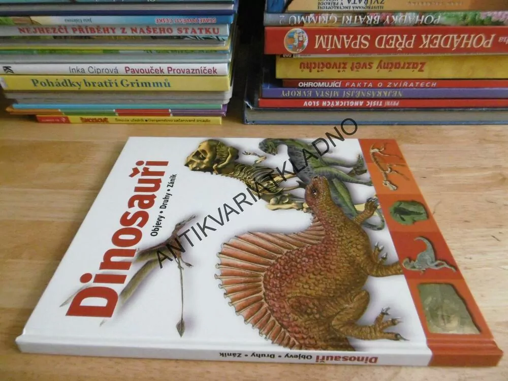 DINOSAUŘI, OBJEVY, DRUHY, ZÁNIK, **an